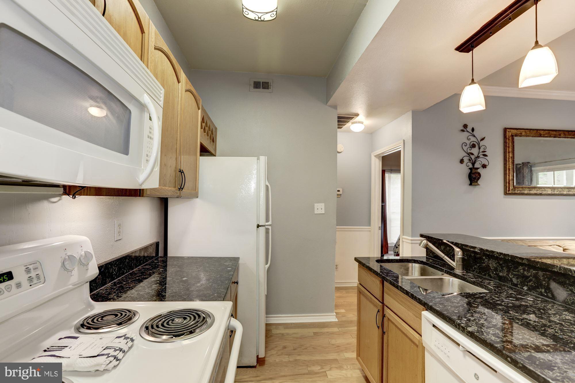 PENDERBROOK SQUARE CONDOMINIUMS - Residential