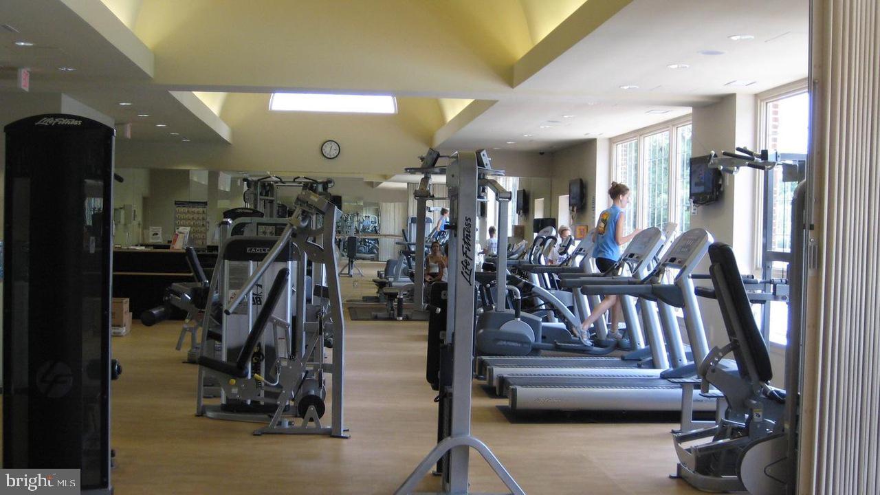 PENDERBROOK SQUARE CONDOMINIUMS - Residential