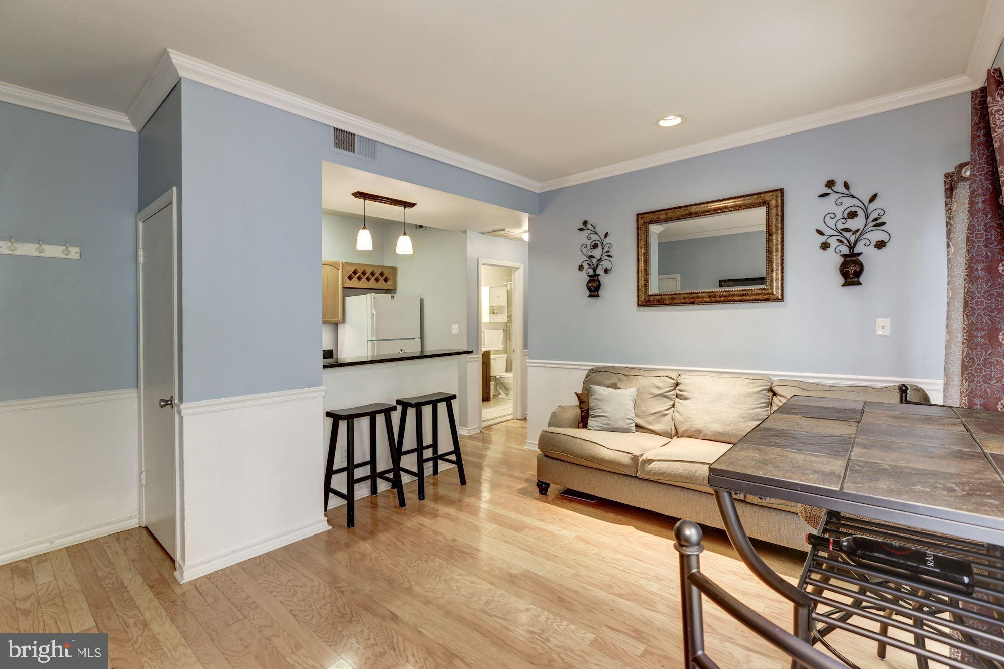 PENDERBROOK SQUARE CONDOMINIUMS - Residential