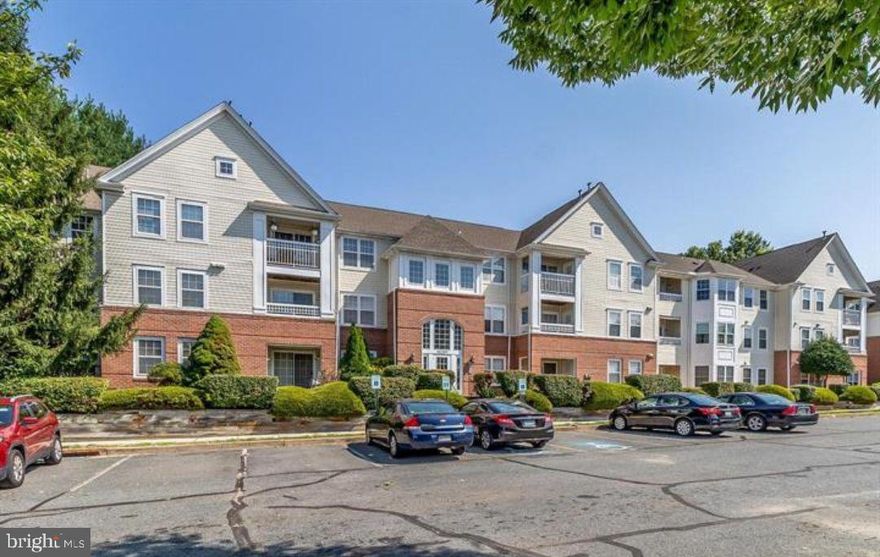 Gorgeous Condo (corner unit!) in sought after Greenbriar Hills FOR RENT! Plenty of space with 2 large bedrooms and 2 full baths! Beautiful flooring throughout with open floor plan for easy entertaining from the living room, dining room and kitchen! Balcony and private storage room conveniently located just off the dining room! All carpeting in bedrooms is being replaced with beautiful luxury vinyl flooring!   

This community includes access to a gym, outdoor pool, tennis courts and a clubhouse for entertaining! Sorry, no pets allowed.