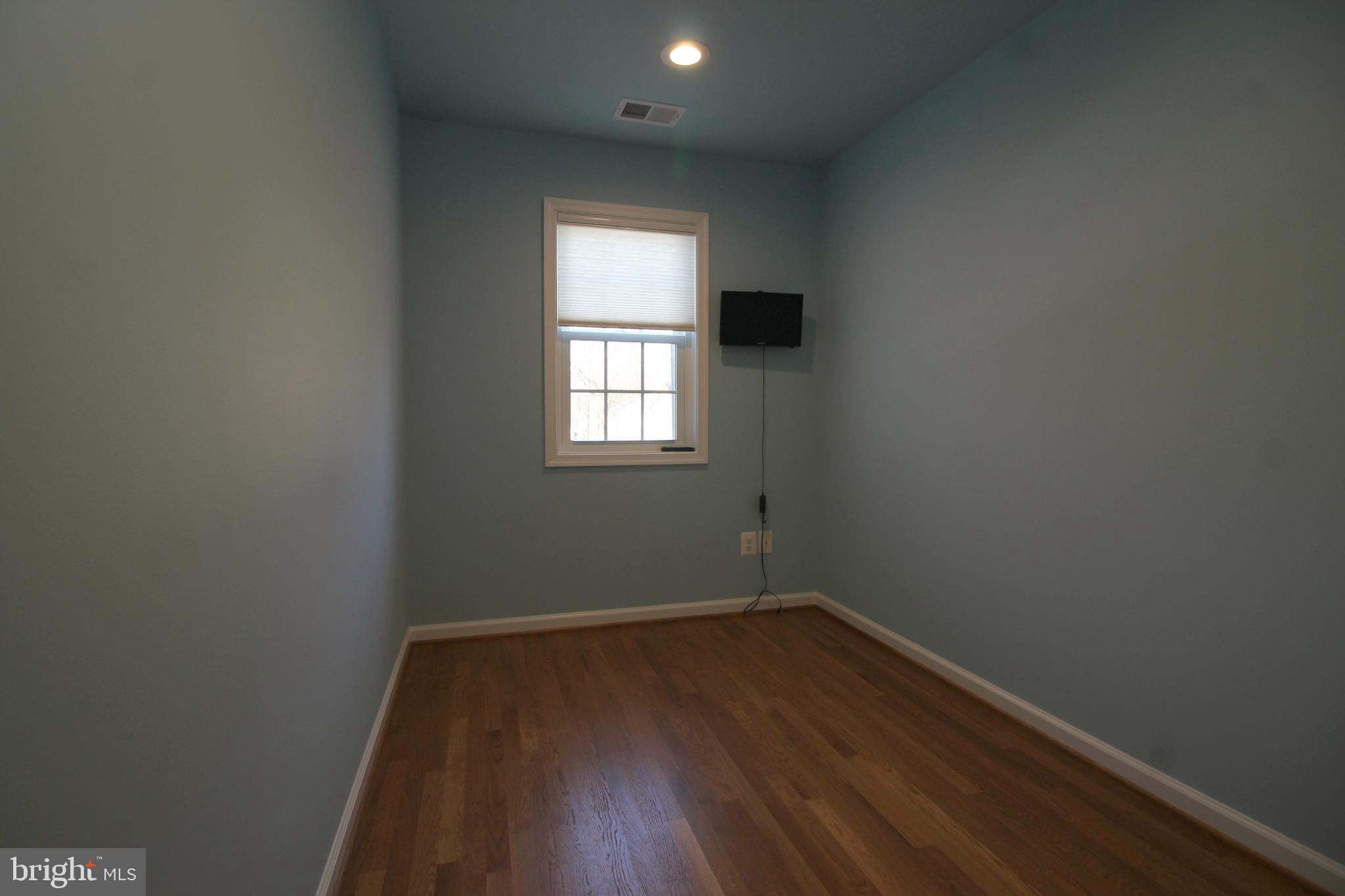 BERKELEY MANOR - Residential Lease