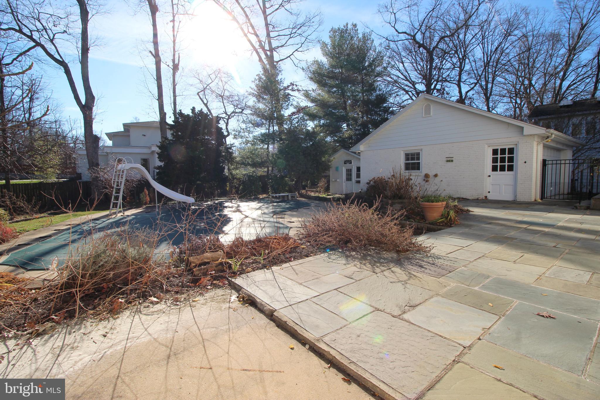 BERKELEY MANOR - Residential Lease