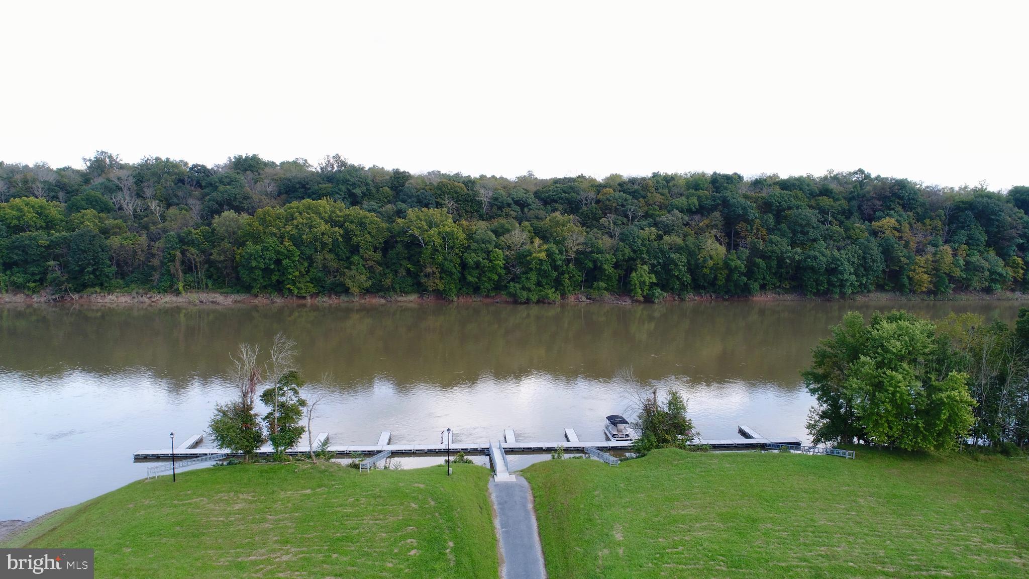 CROSSINGS ON THE POTOMAC - Land