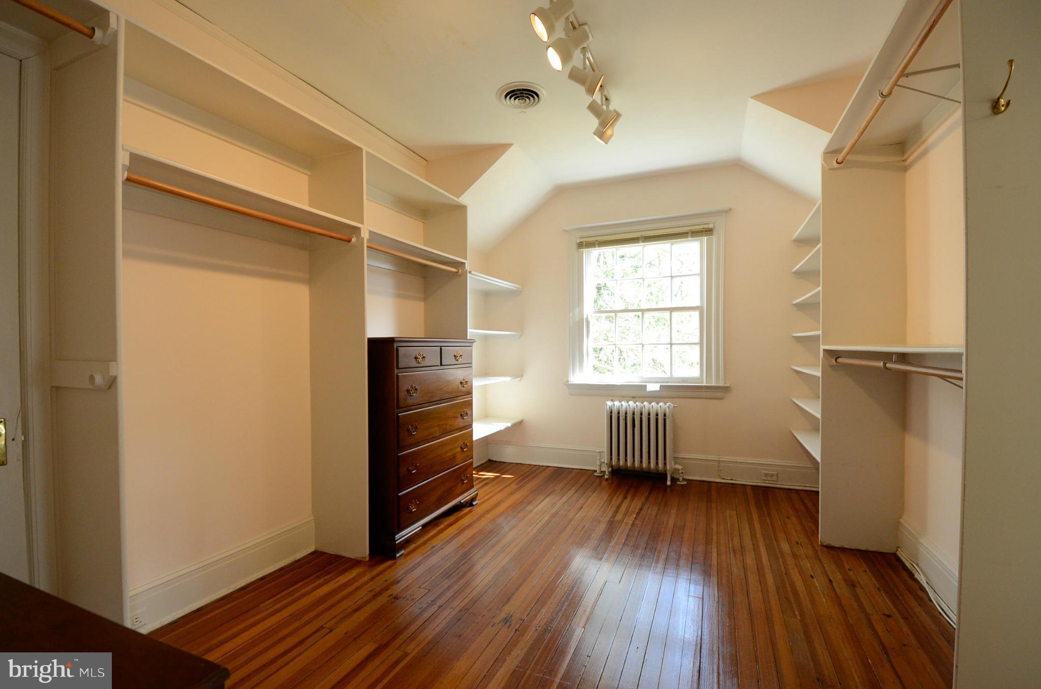 ROLAND PARK - Residential