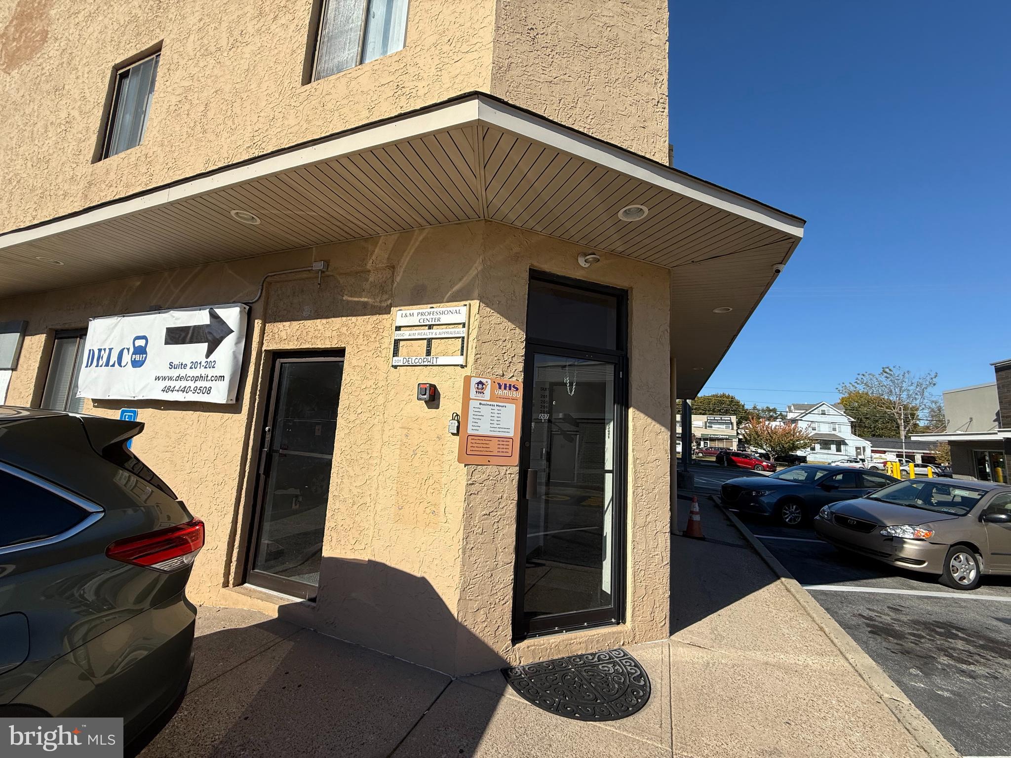 MANOA - Commercial Lease