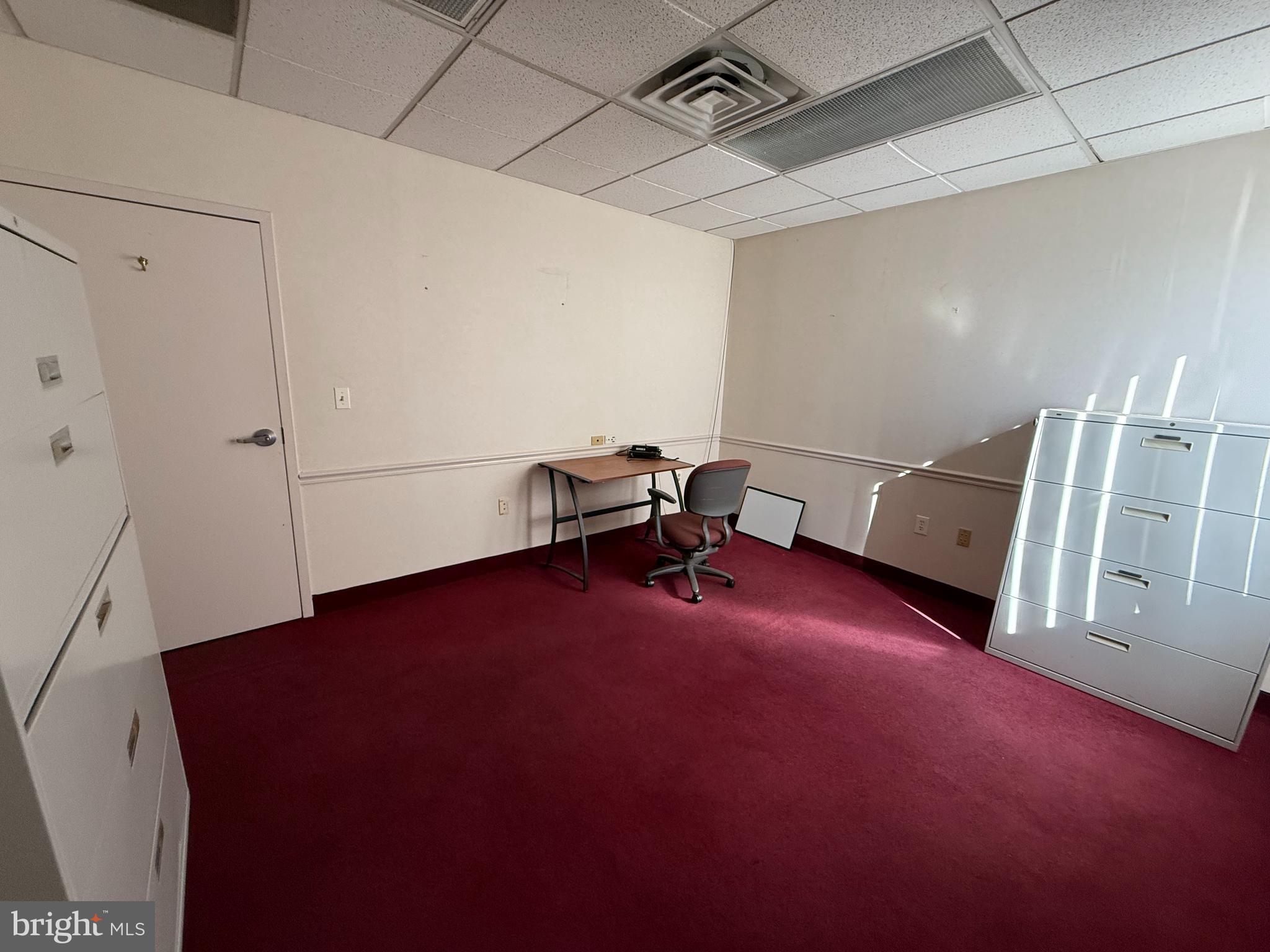 MANOA - Commercial Lease