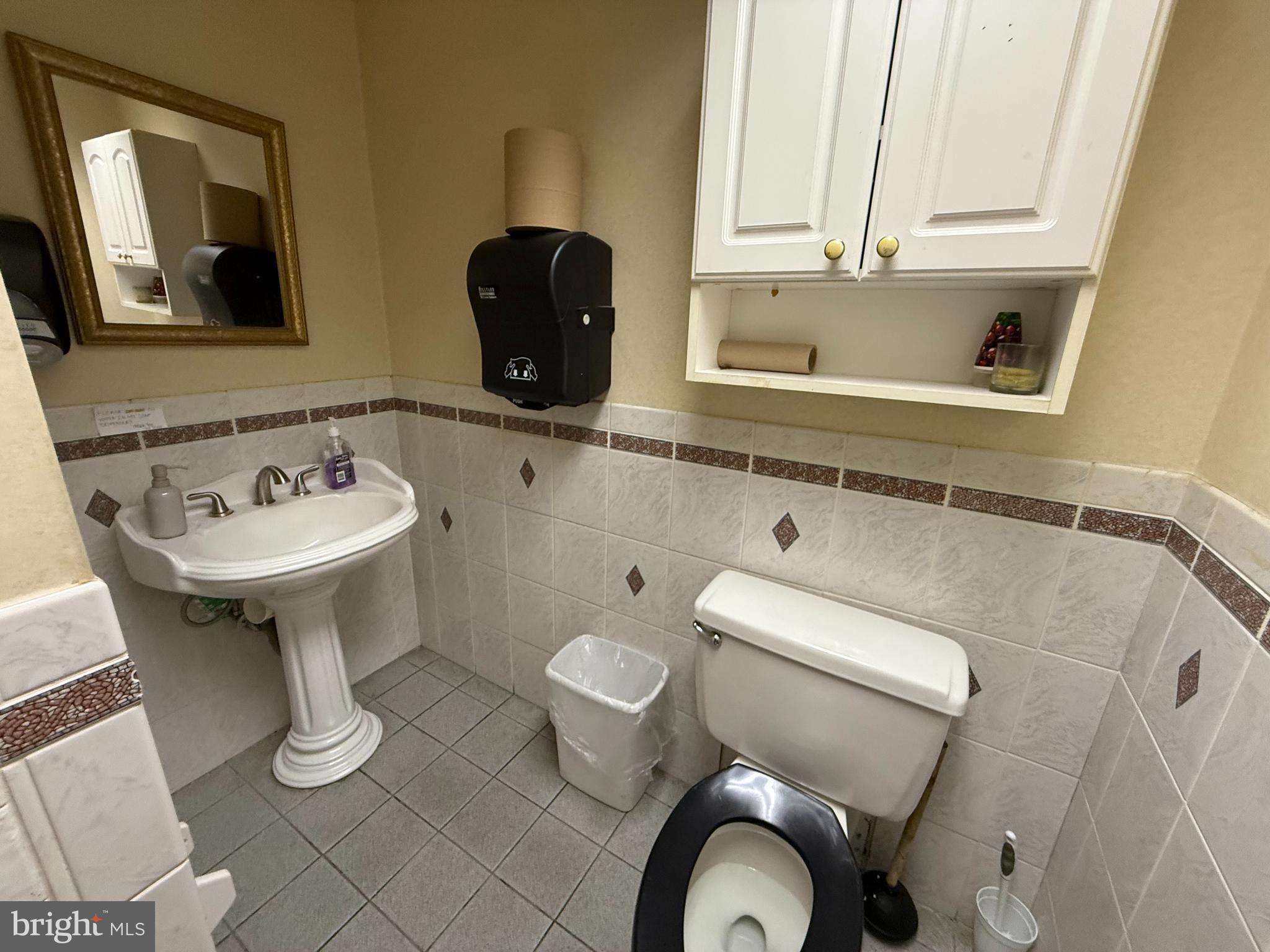 MANOA - Commercial Lease