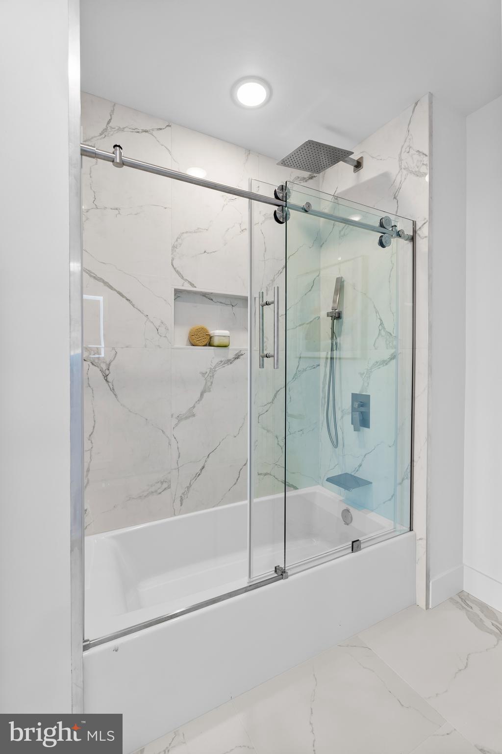 QUEEN VILLAGE - Residential Lease