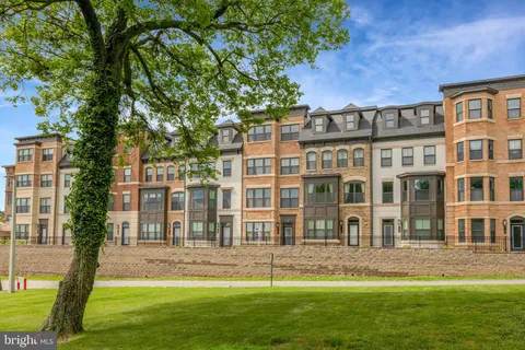 109 Market Square NW Unit 33, Vienna, VA MLS: VAFX2236426