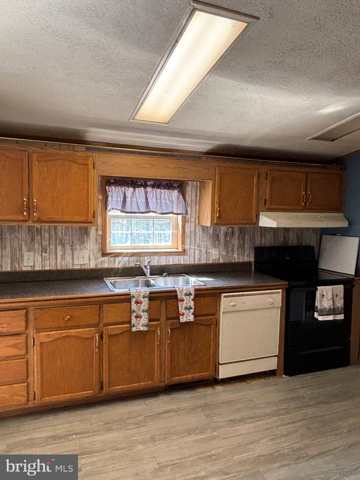 LONG ACRE ESTATES - Residential