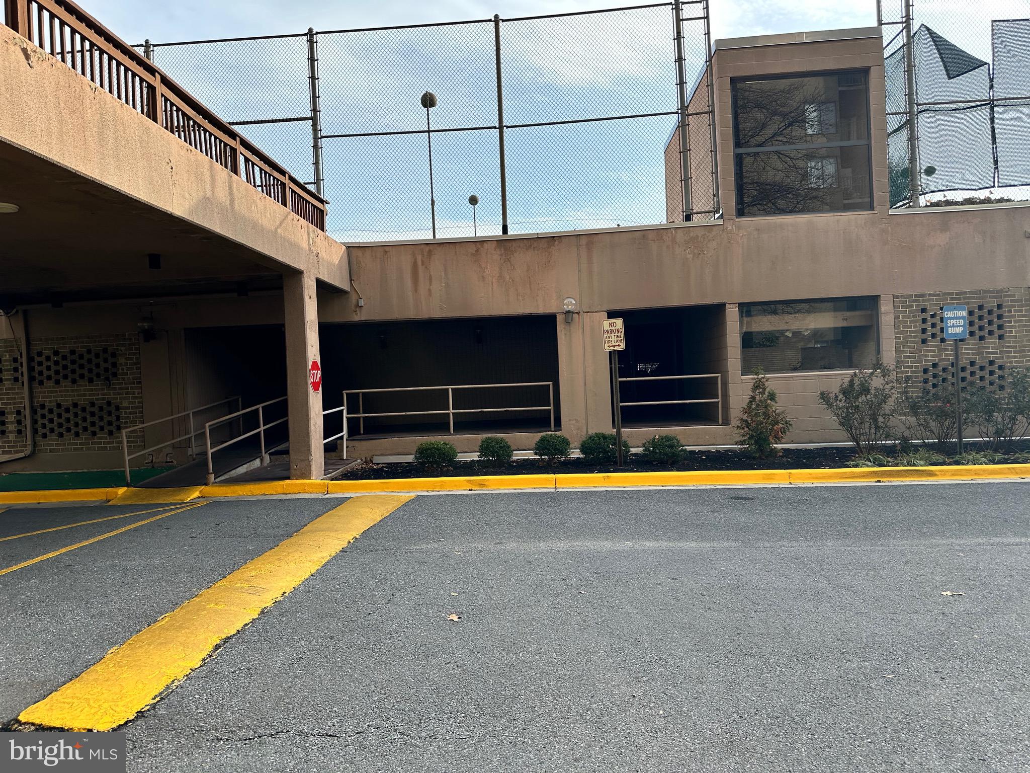 RACQUET CLUB - Residential