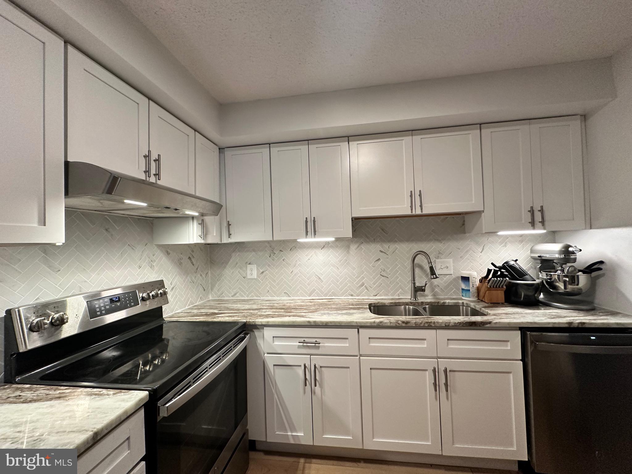 9200 EDWARDS WAY 916