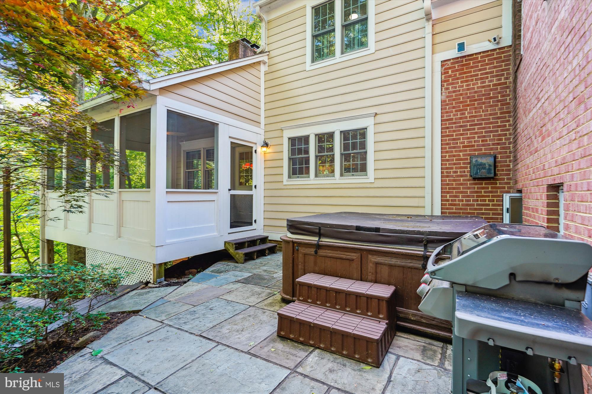 6212 REDWING COURT