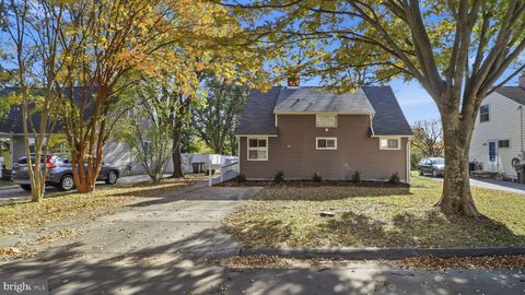 Photo of 5724 Denfield Road, ROCKVILLE, MD 20851 (MLS # MDMC2207432)