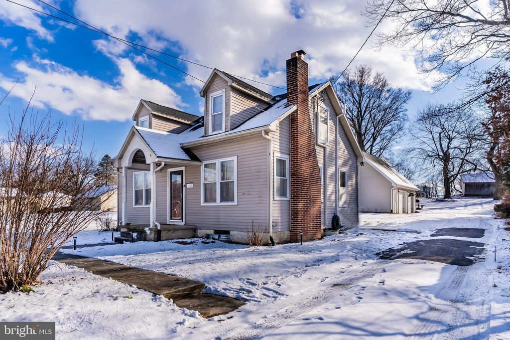 Photo of 910 W Louther Street, CARLISLE, PA 17013 (MLS # PACB2049968)