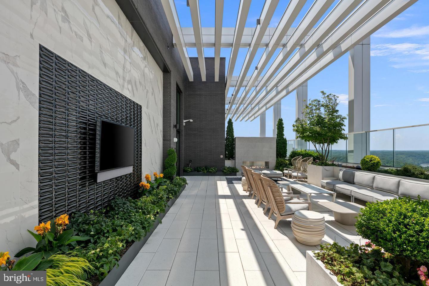 1781 N PIERCE STREET 1404