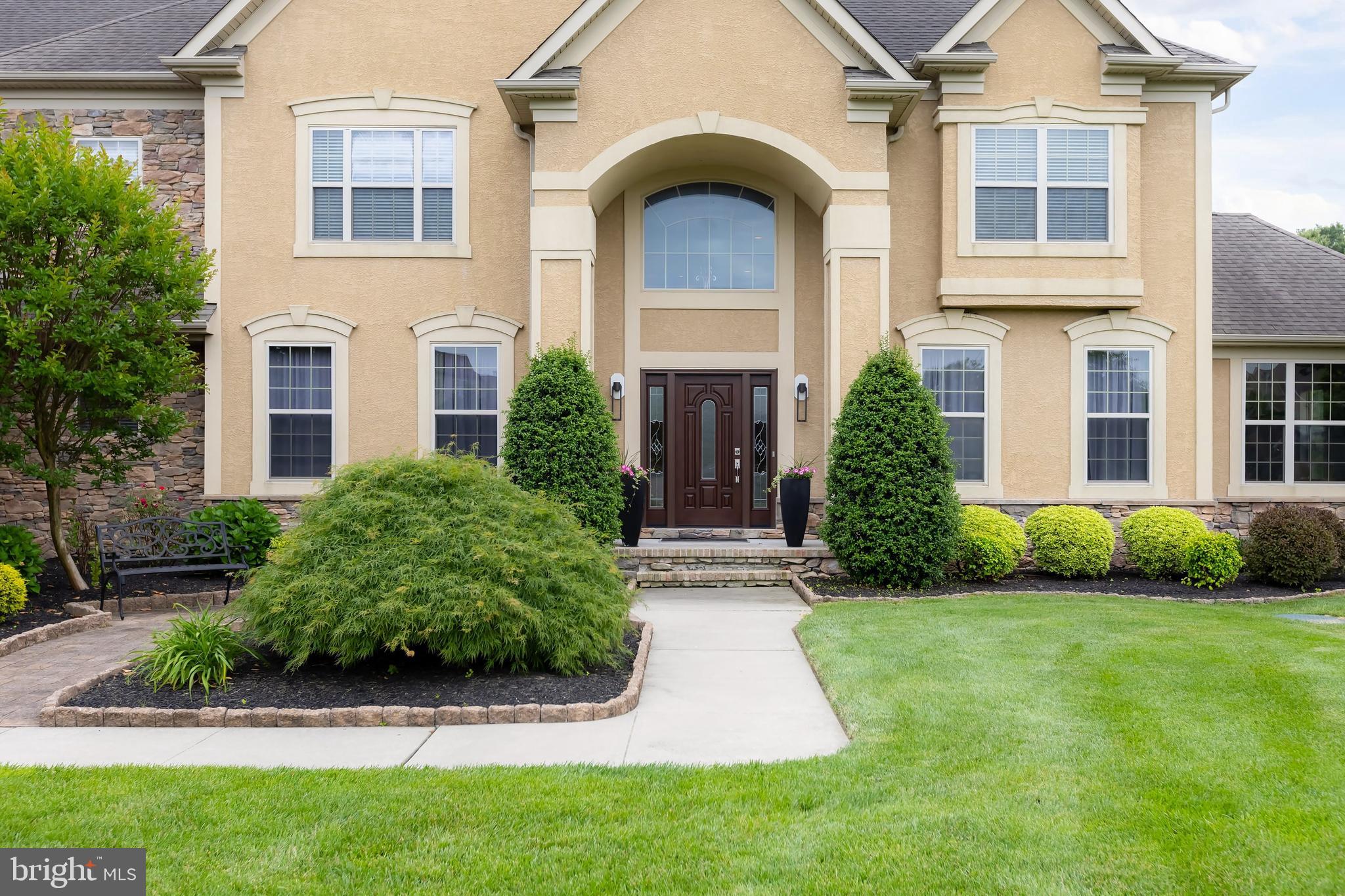 211 EMERALD LANE