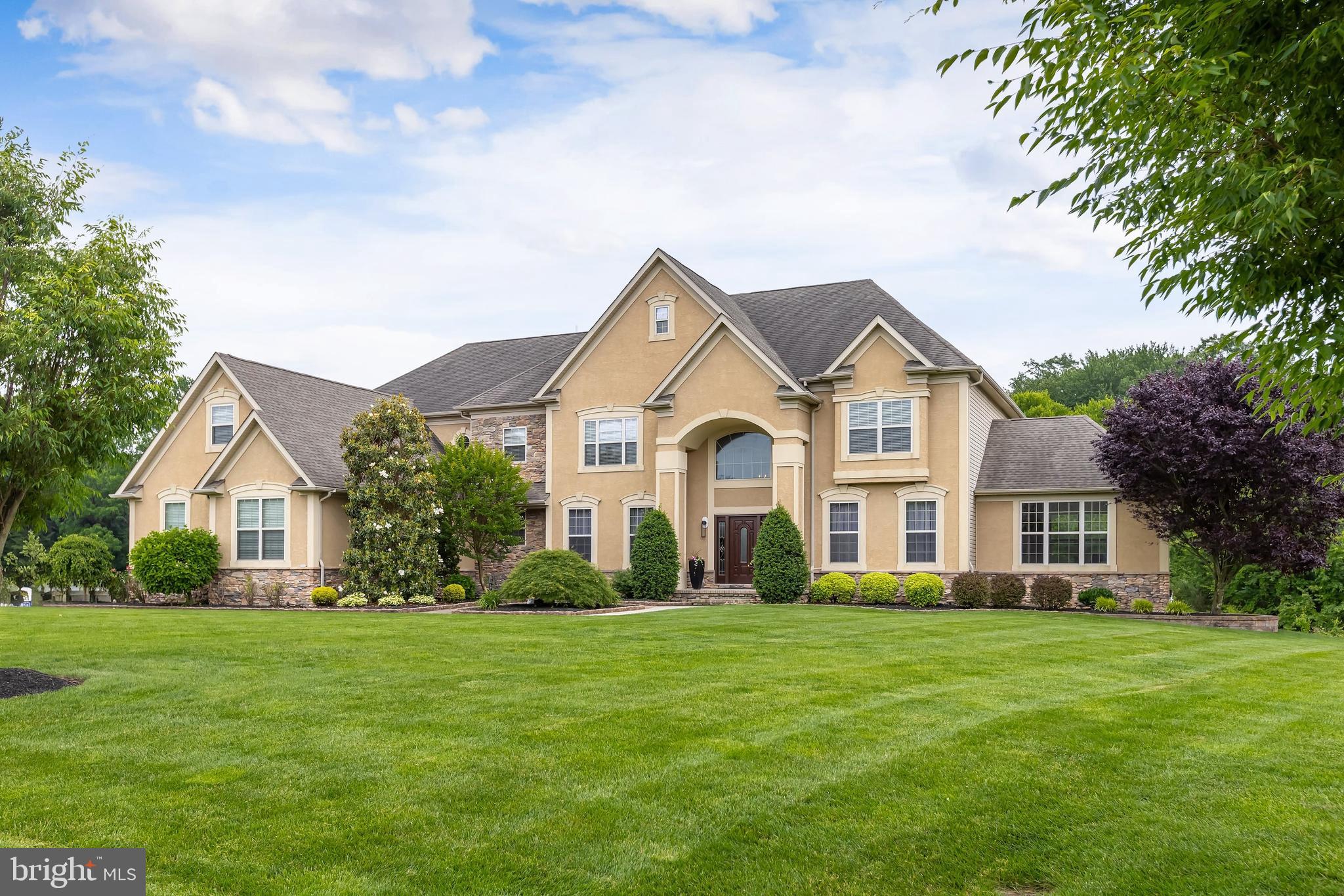 211 EMERALD LANE