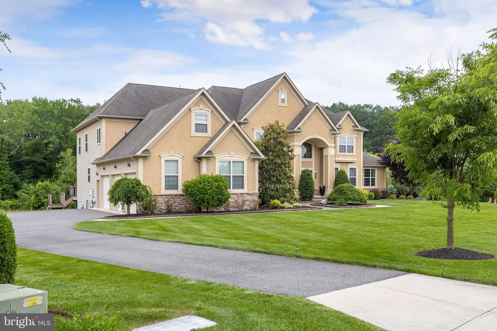 211 EMERALD LANE