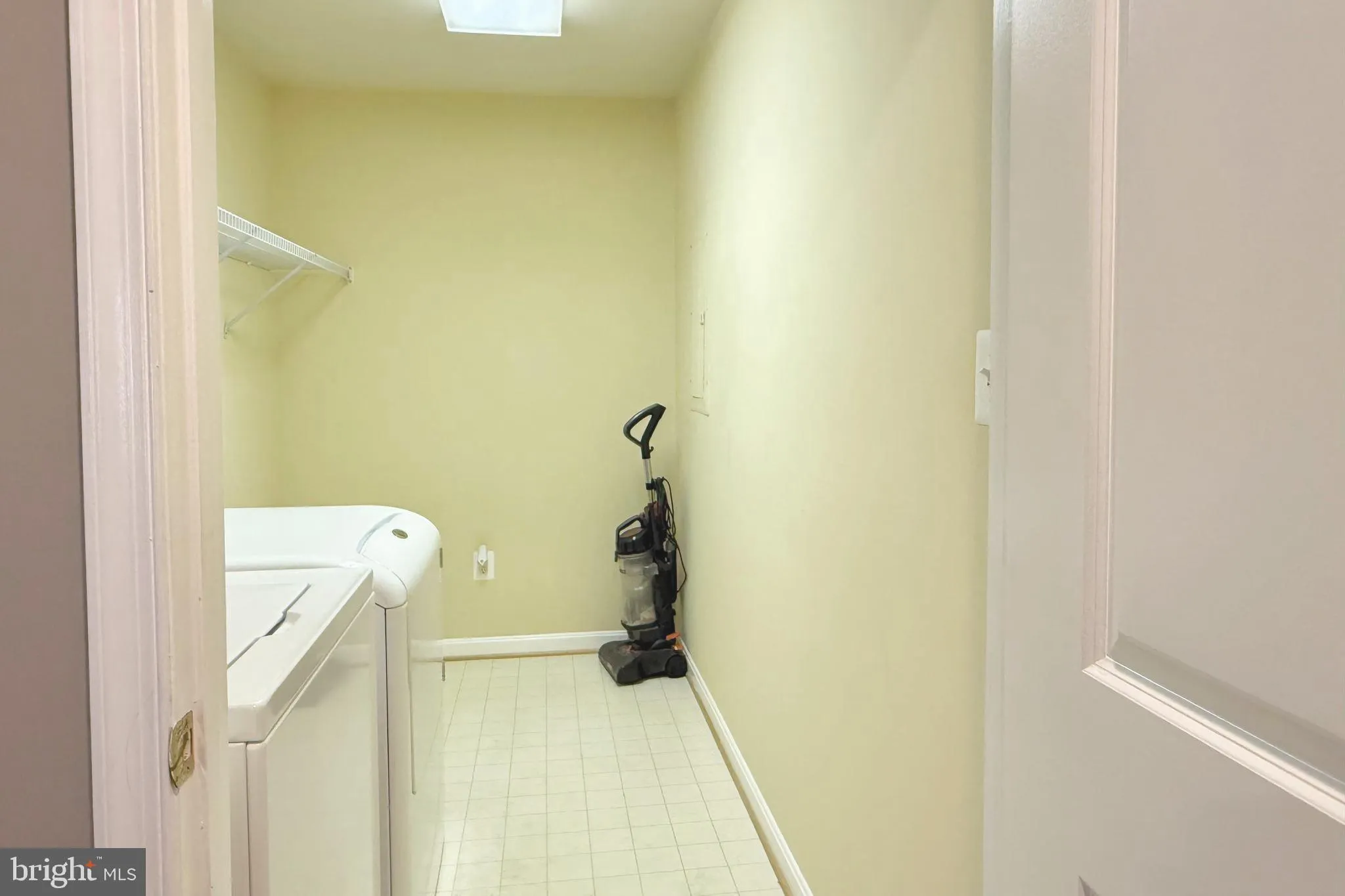 Bristow, Virginia 20136, United States, 3 Bedrooms Bedrooms, ,3 BathroomsBathrooms,Residential,Pending,106204