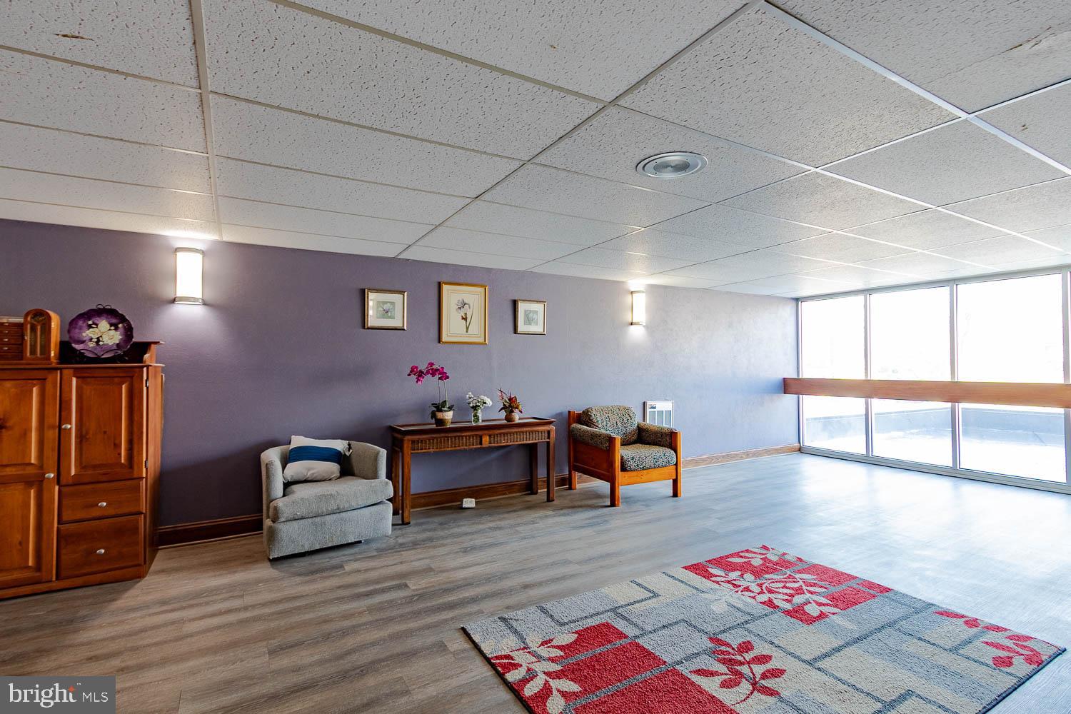 REGENCY SQUARE - Residential