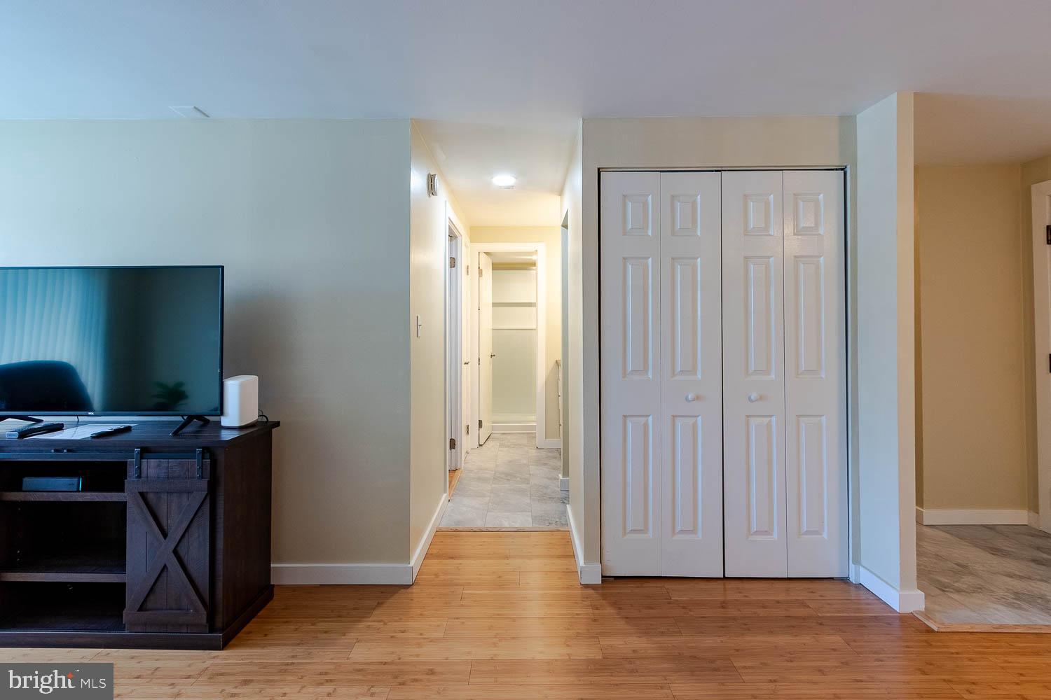 REGENCY SQUARE - Residential