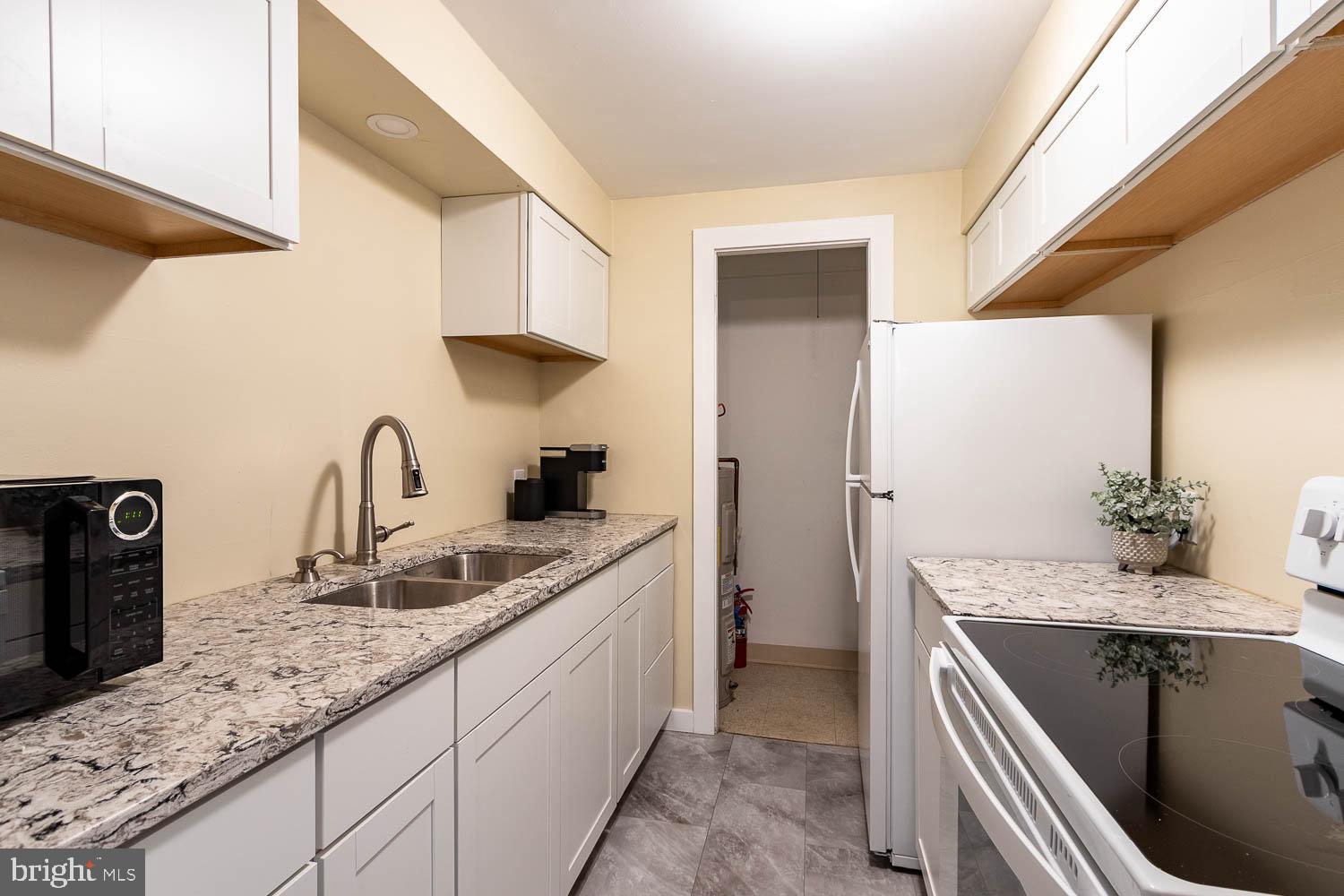 REGENCY SQUARE - Residential