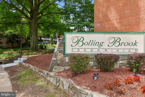 Photo of 3300 S 28th Street #402, ALEXANDRIA, VA 22302 (MLS # VAAX2061156)