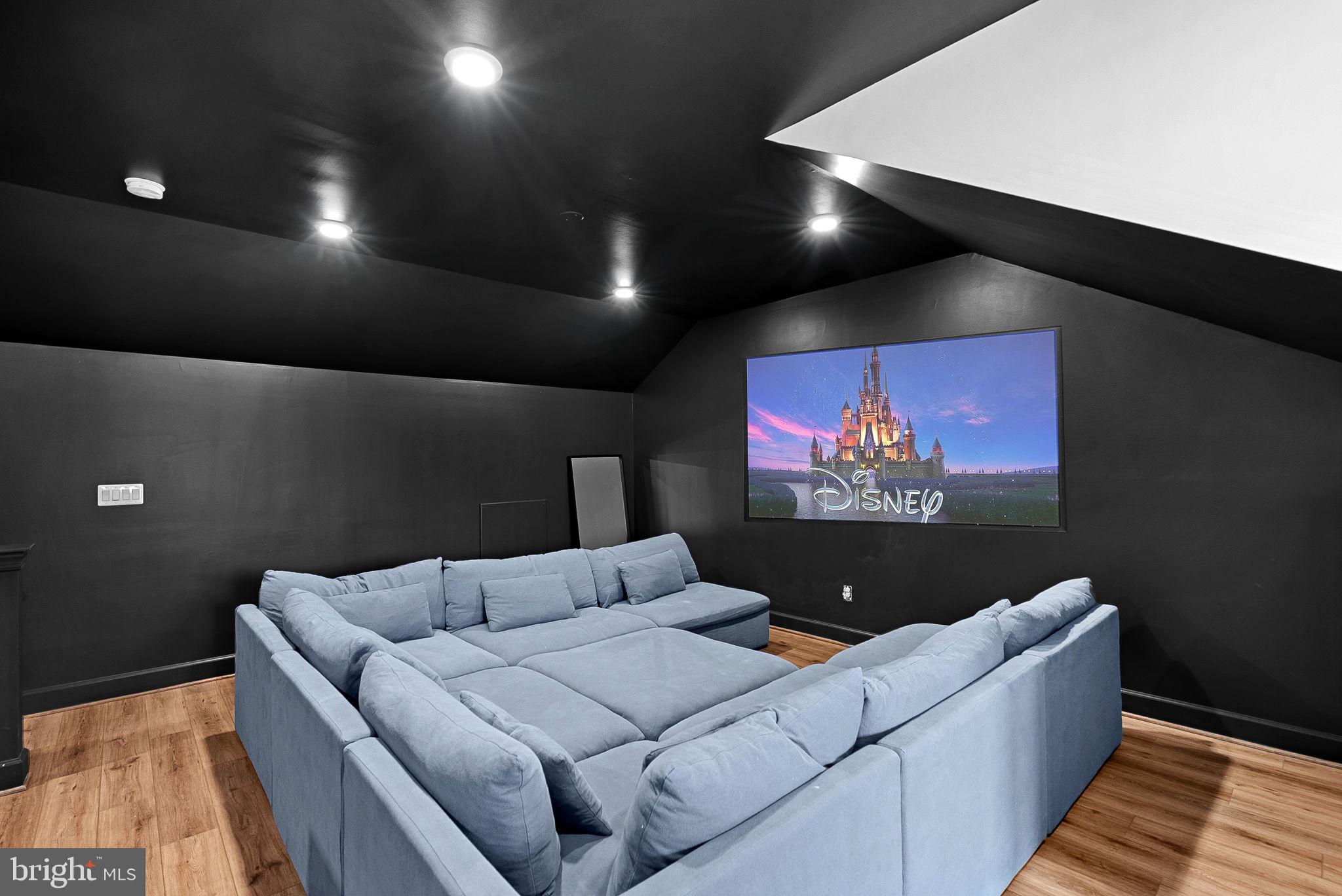 THE RETREAT AT WESTFIELDS - Residential