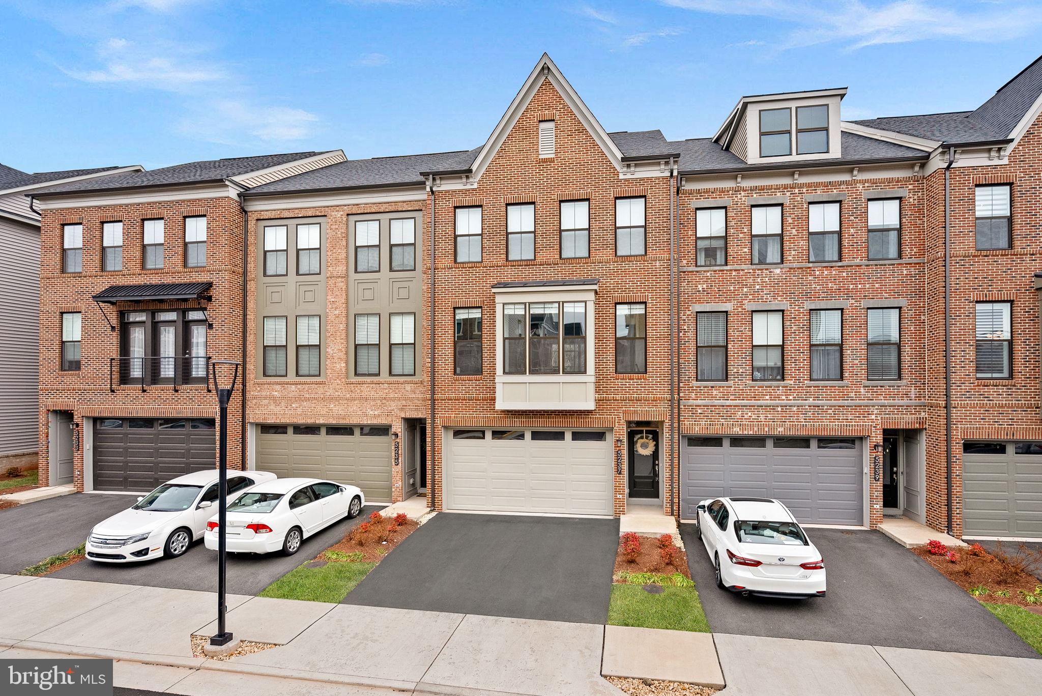 THE RETREAT AT WESTFIELDS - Residential