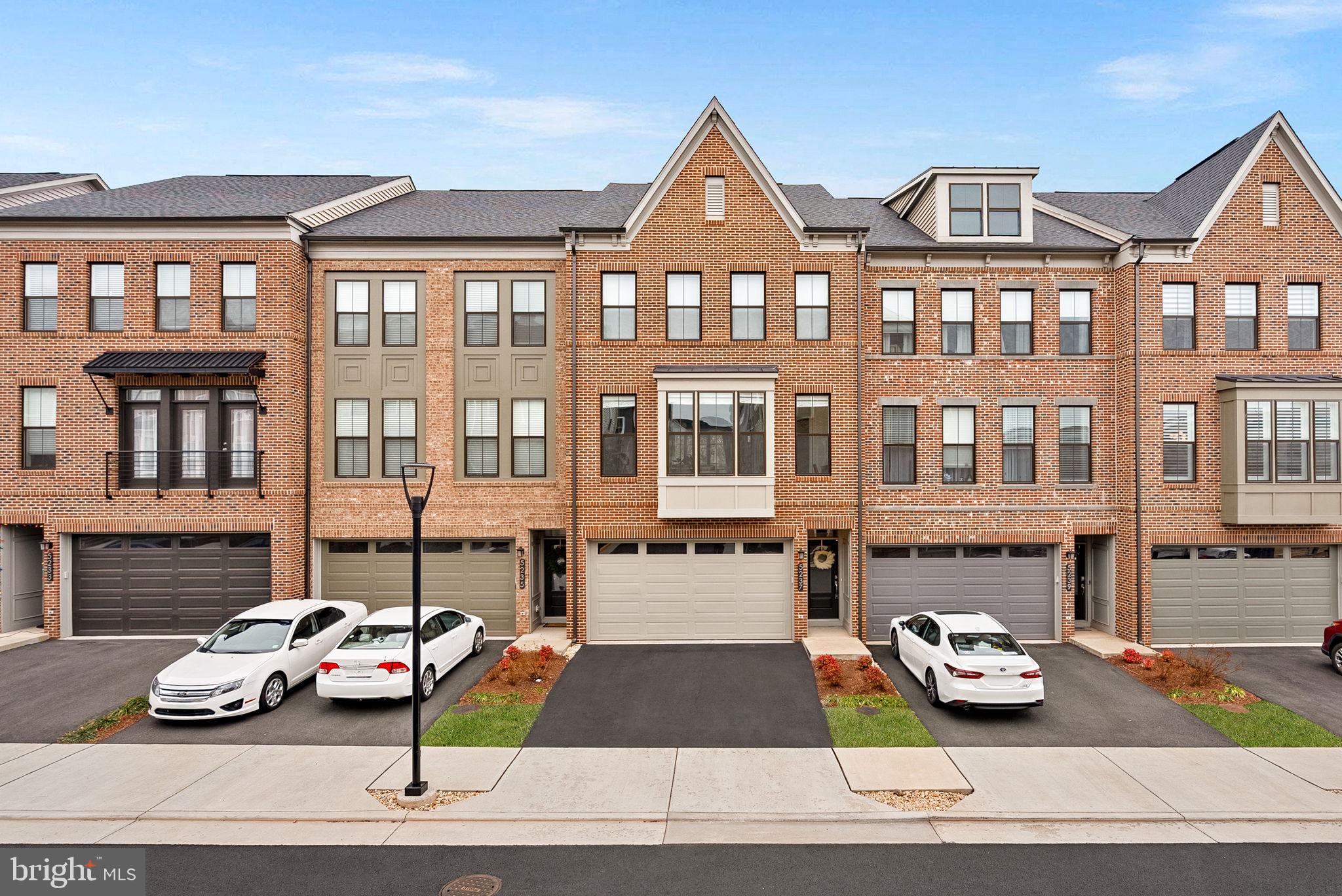 THE RETREAT AT WESTFIELDS - Residential