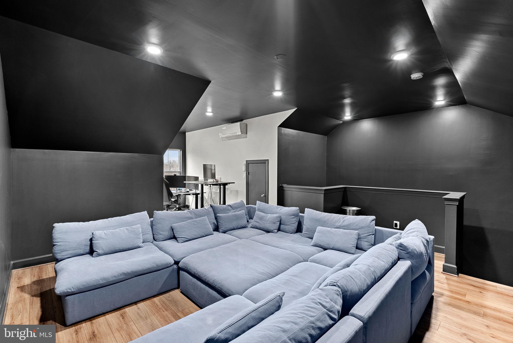 THE RETREAT AT WESTFIELDS - Residential