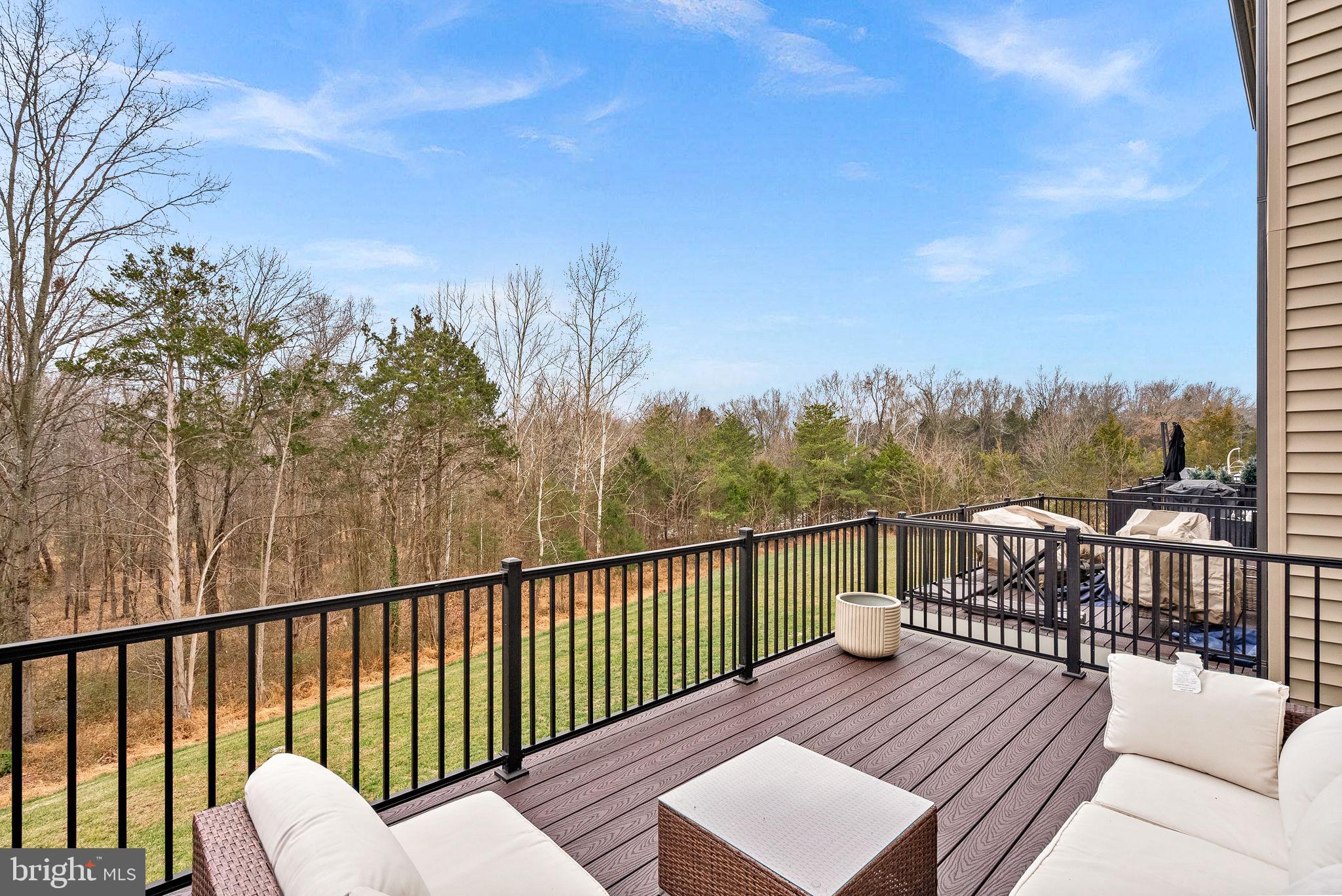 THE RETREAT AT WESTFIELDS - Residential