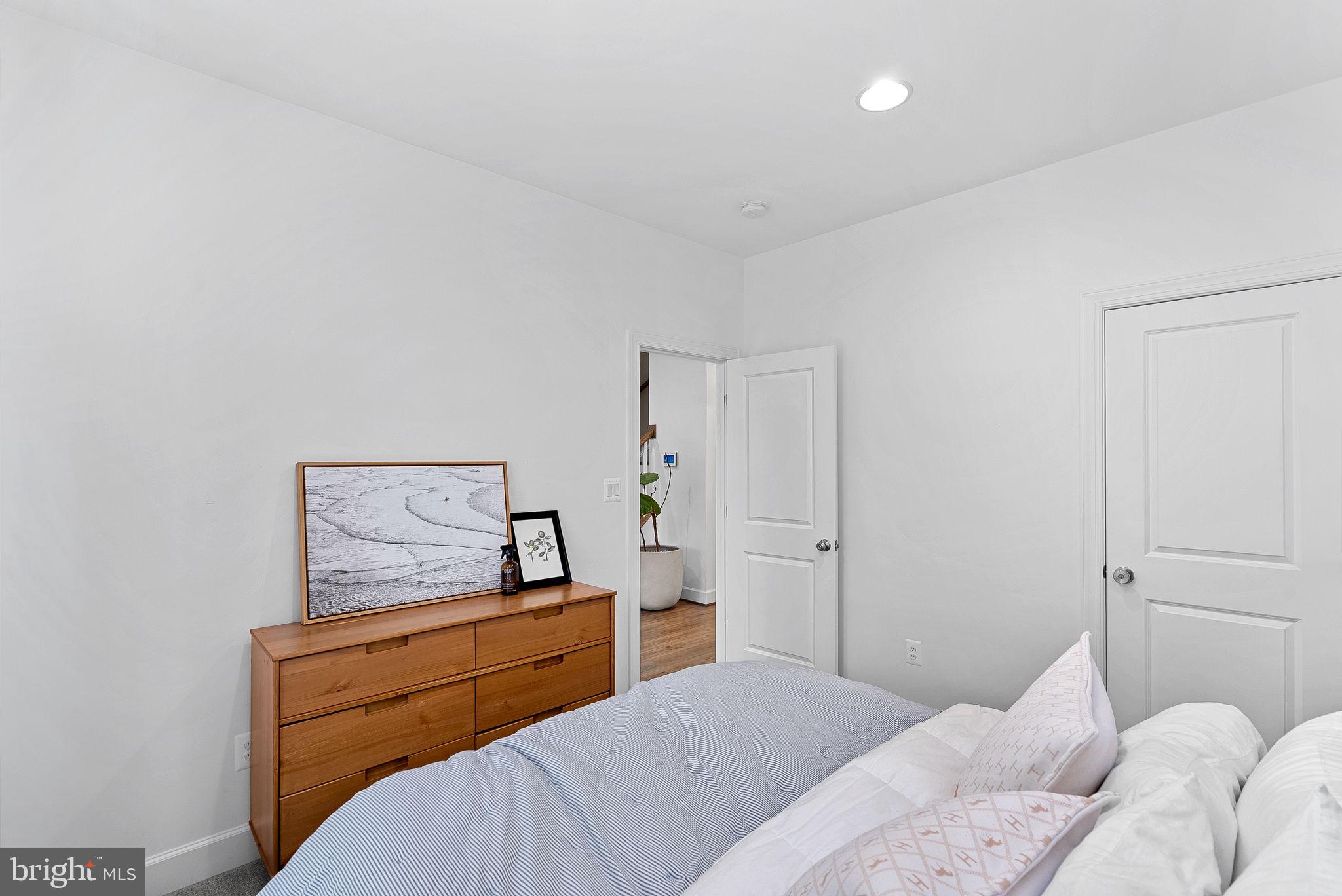 THE RETREAT AT WESTFIELDS - Residential