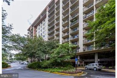 LAKESIDE PLAZA - Residential Lease