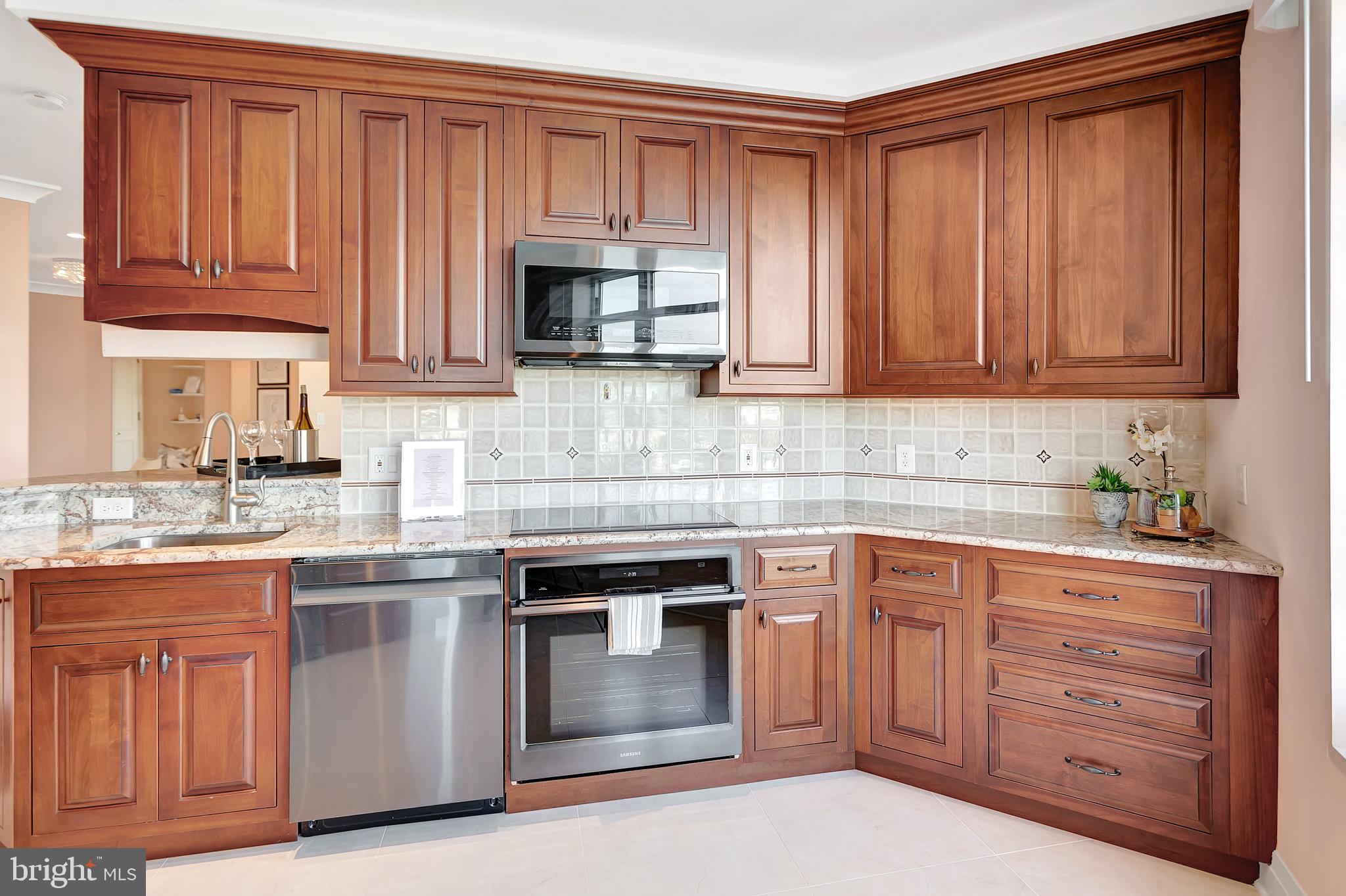 HARBORVIEW TOWERS - Residential