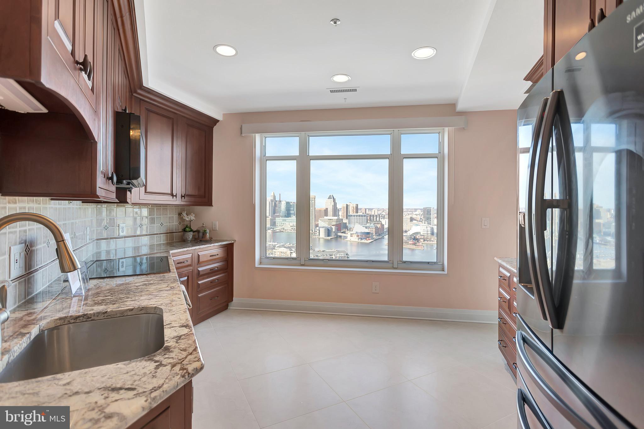 HARBORVIEW TOWERS - Residential