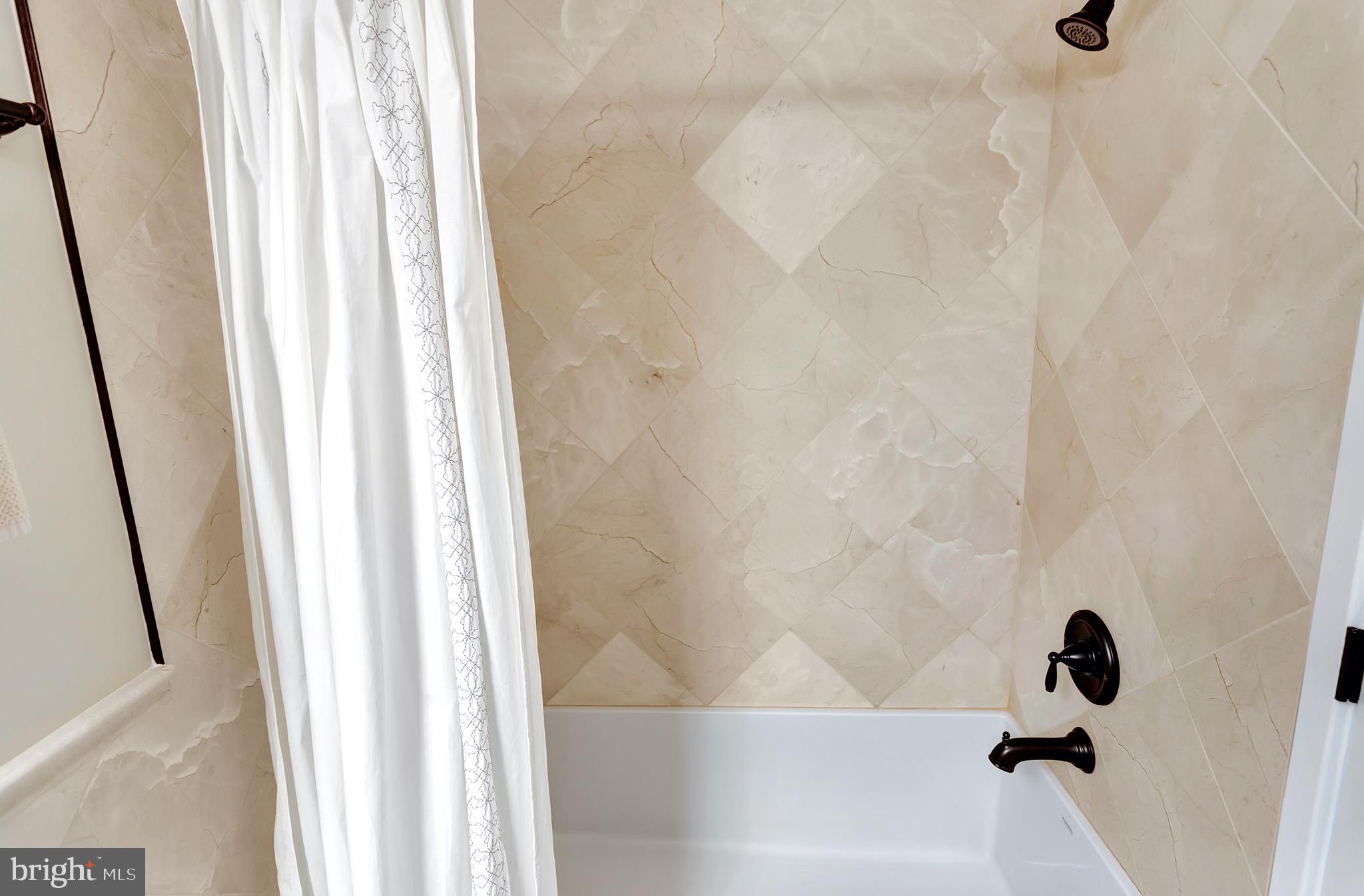 HARBORVIEW TOWERS - Residential