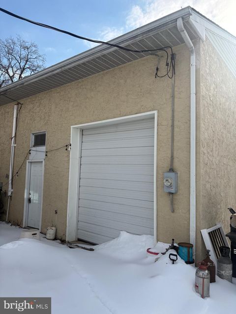 245 BROADWAY AVENUE GARAGE HORSHAM PA 19044