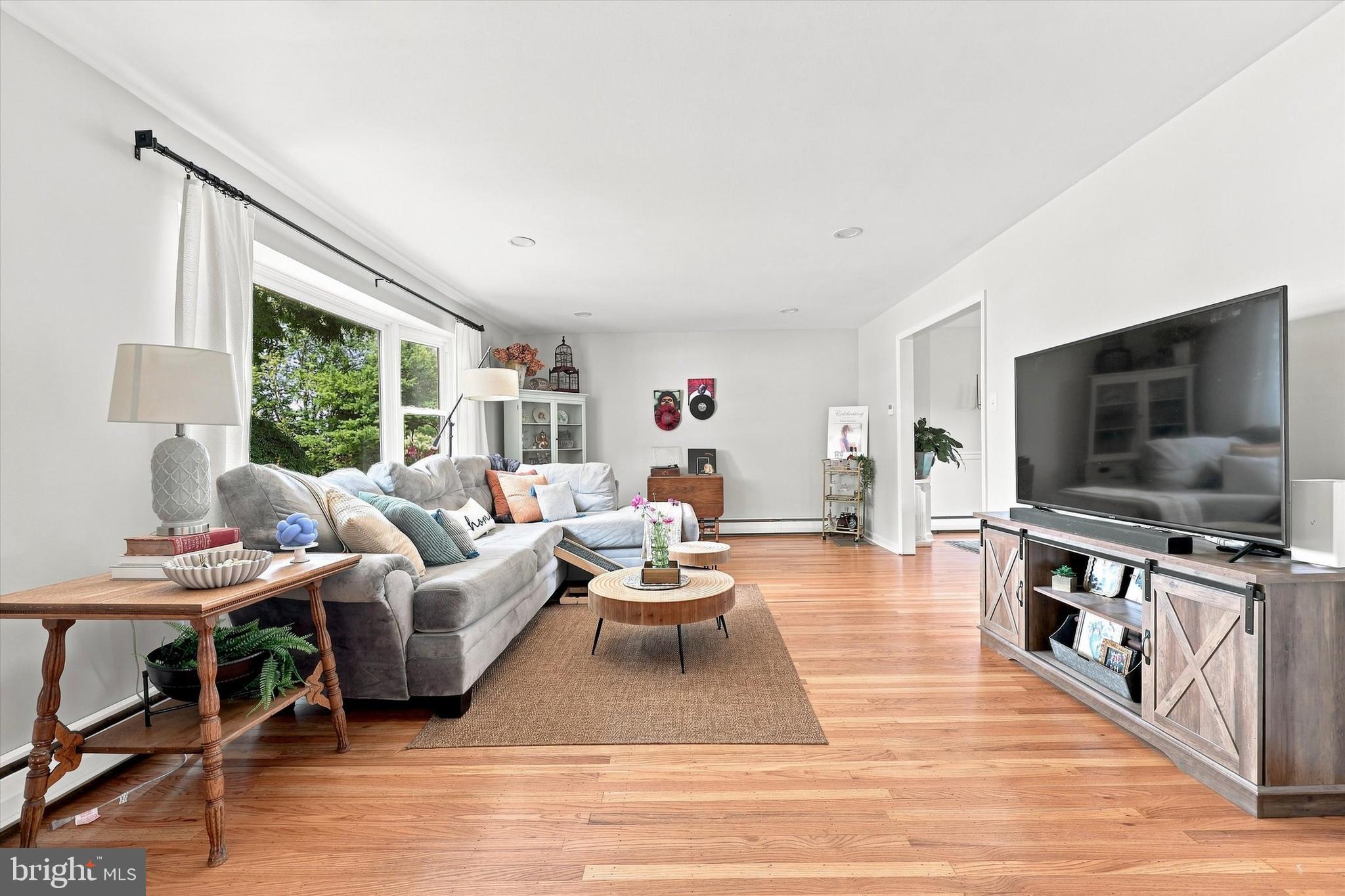 475 LEXINGTON DRIVE
