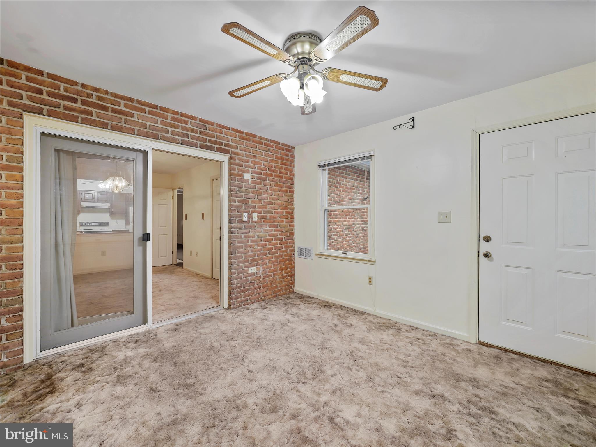 TOWNE OAK VILLAGE - Residential