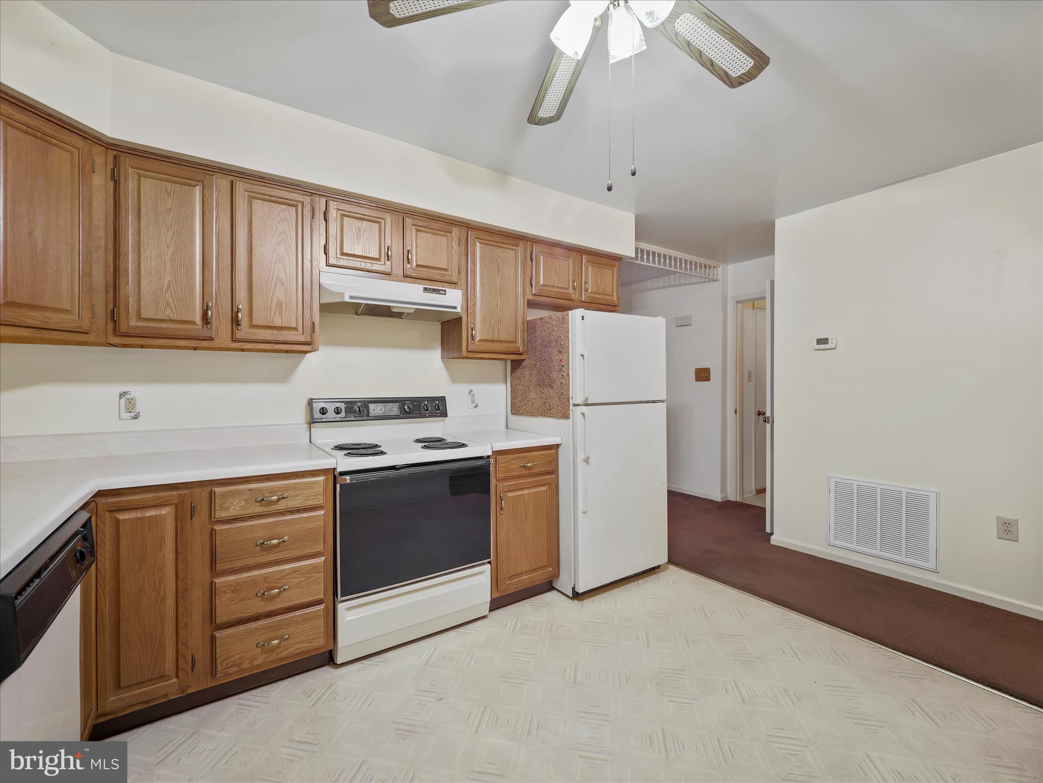 TOWNE OAK VILLAGE - Residential