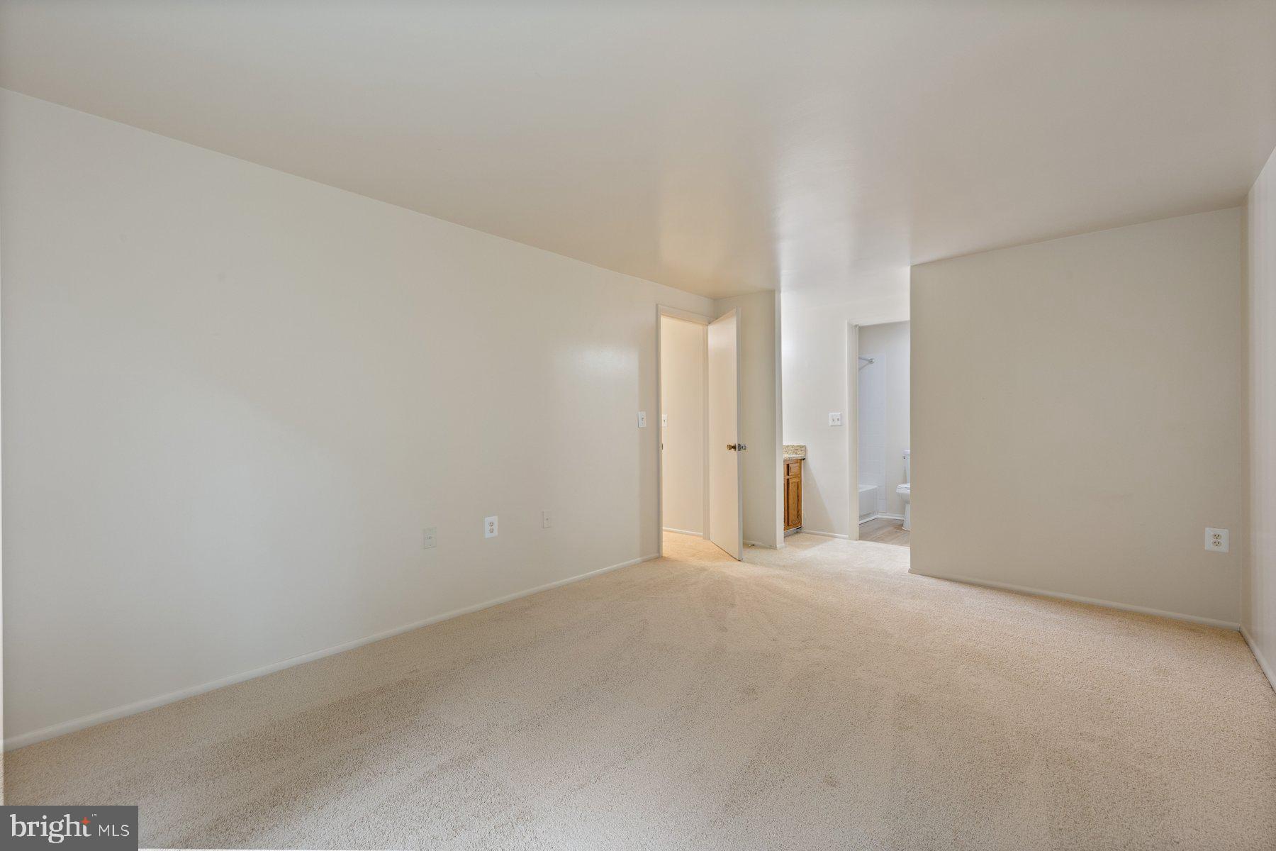 FARMINGDALE - Residential