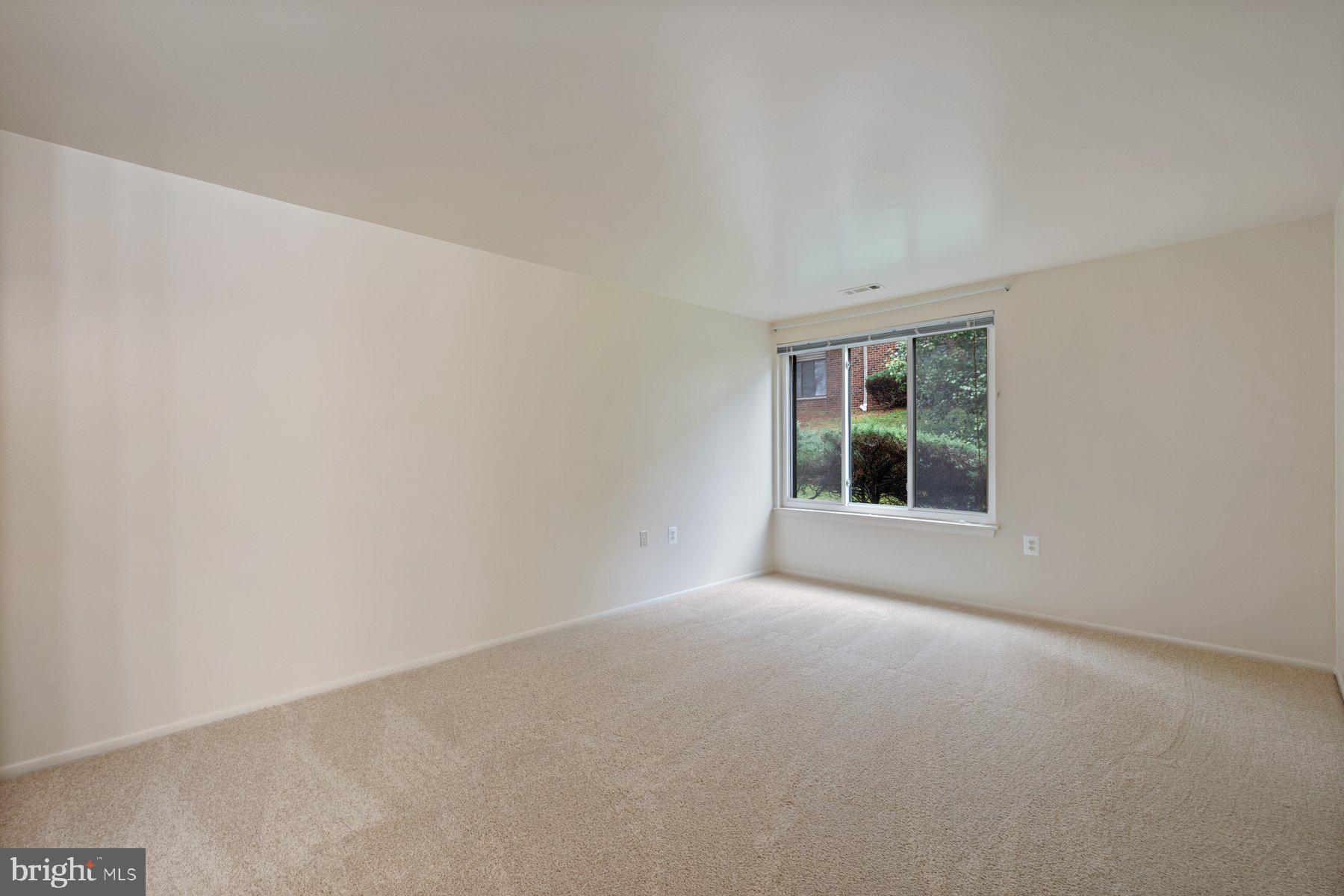 FARMINGDALE - Residential