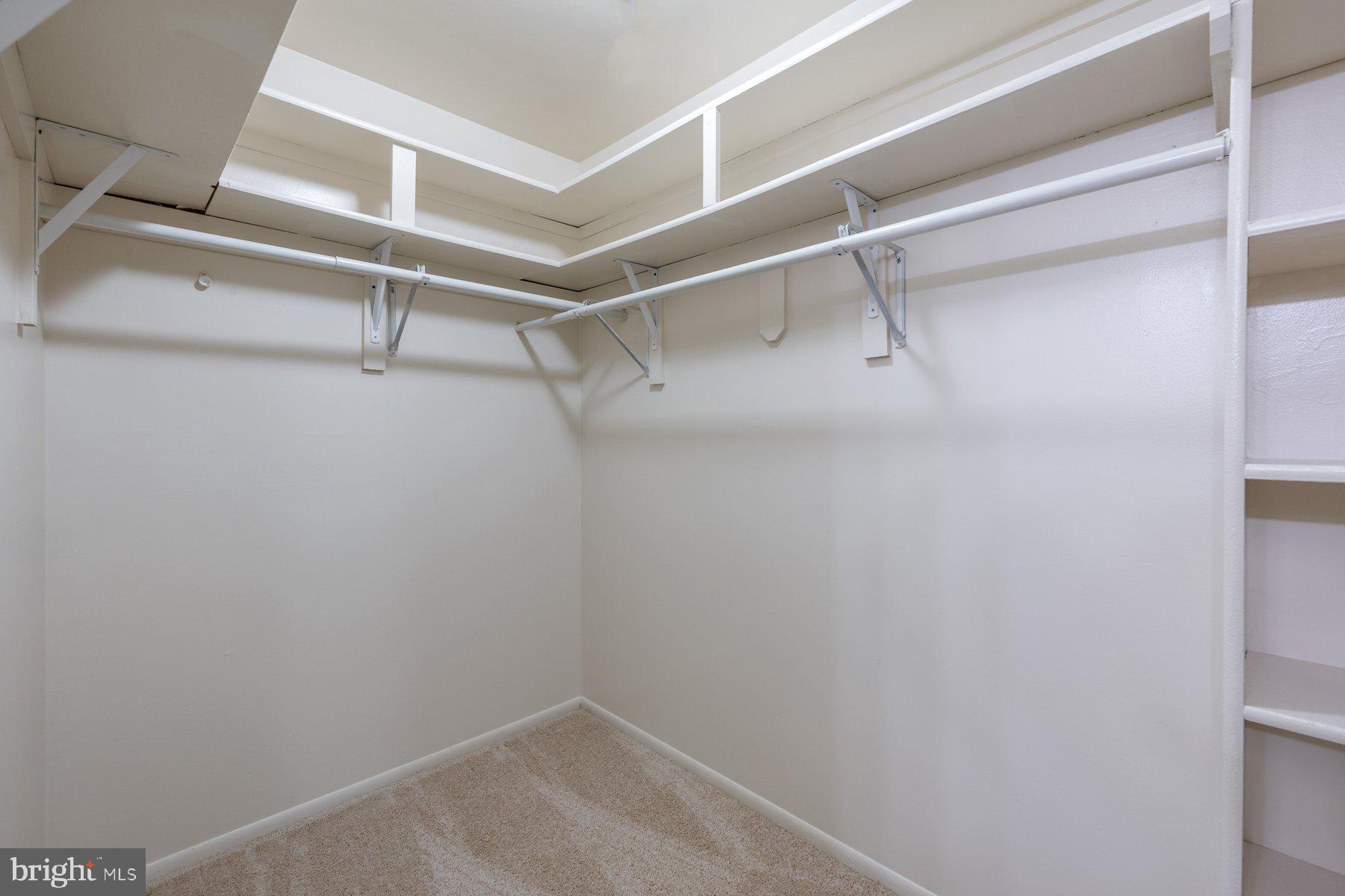 FARMINGDALE - Residential