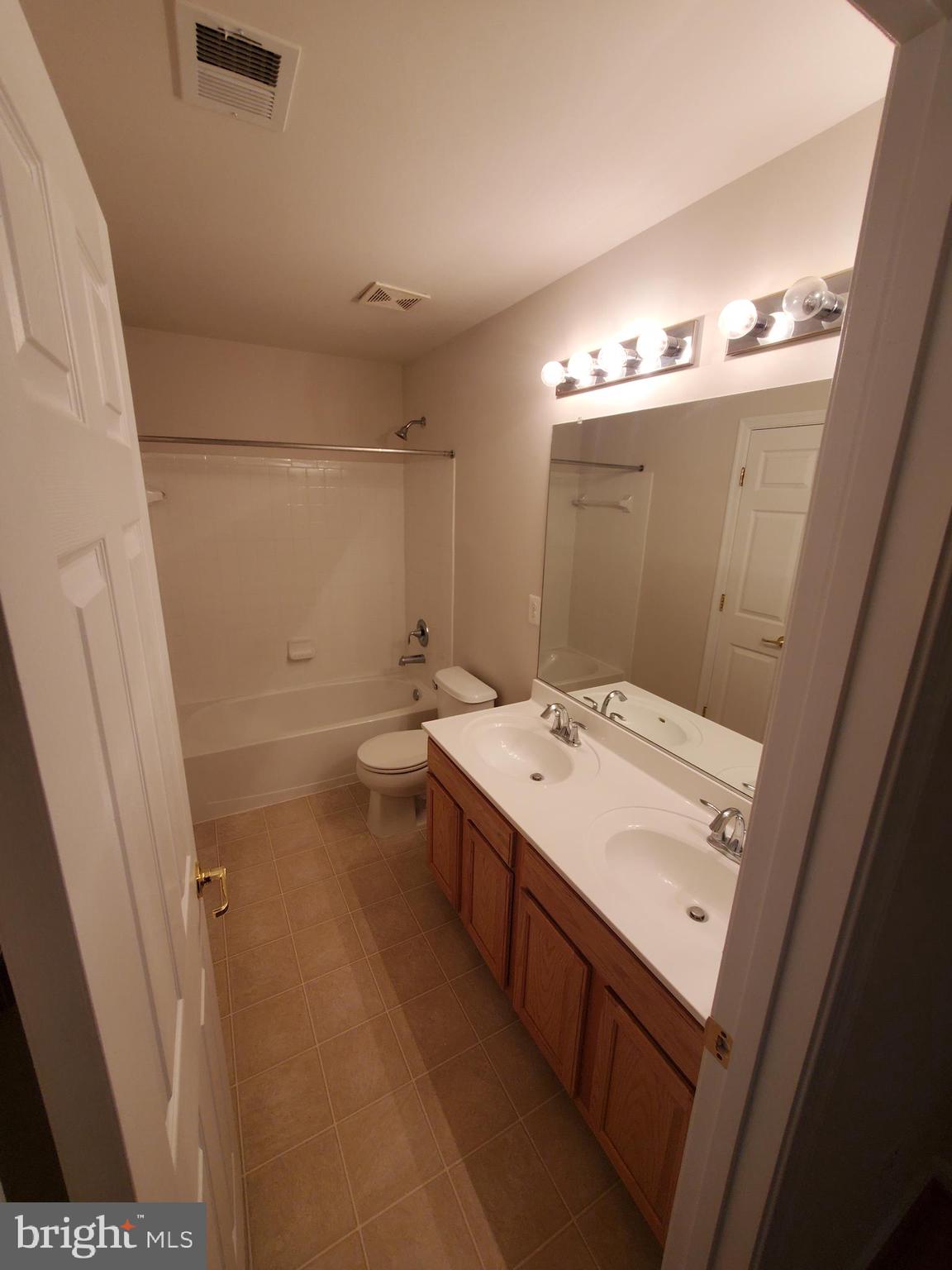 ST CHARLES SUB - SHEFFIELD - Residential Lease