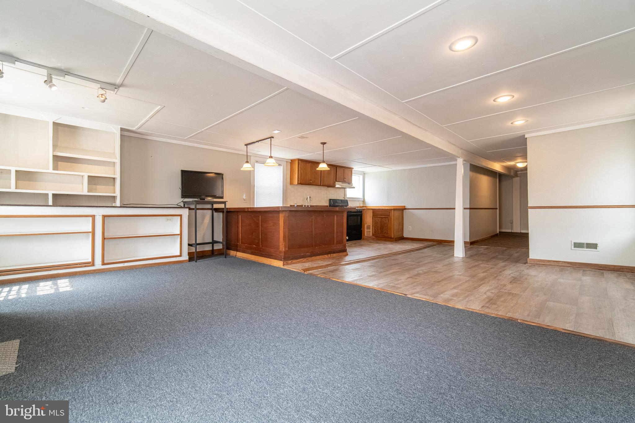 5 W MAPLE STREET