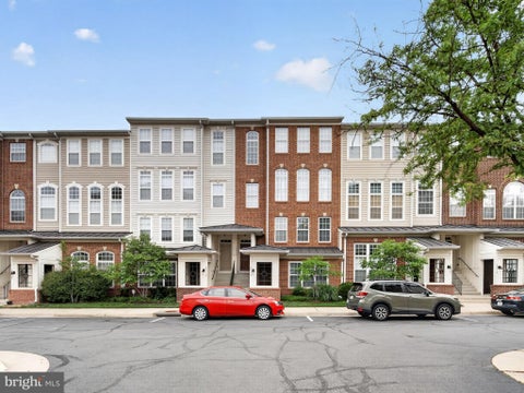 Condo For Sale - 6055 Wicker Lane #127<br/> CENTREVILLE, VA 20121