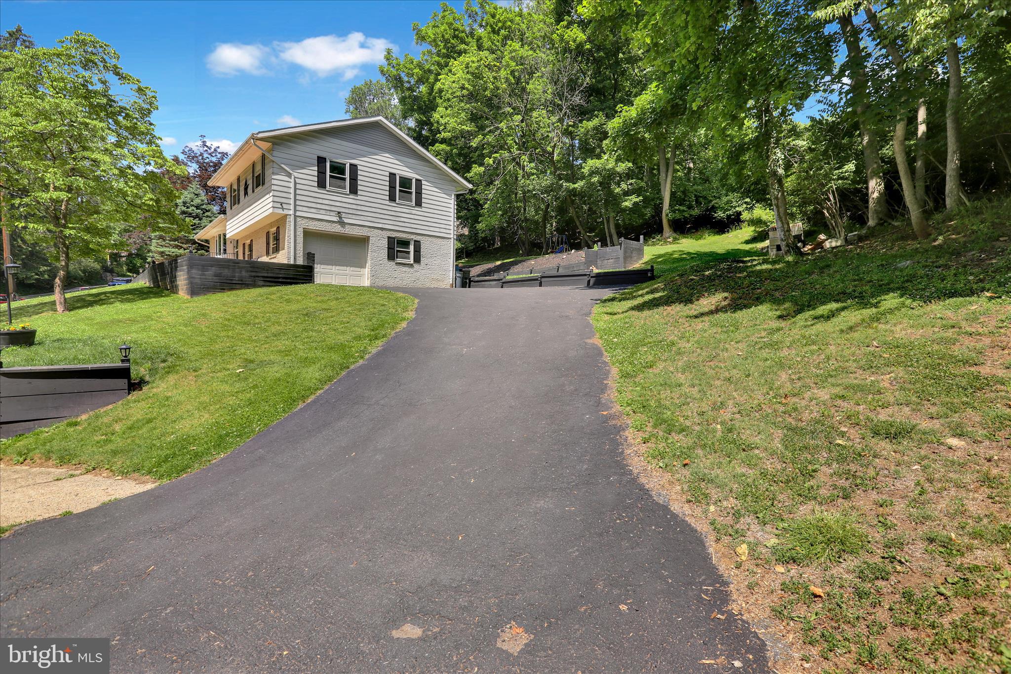 1907 HOLLY ROAD