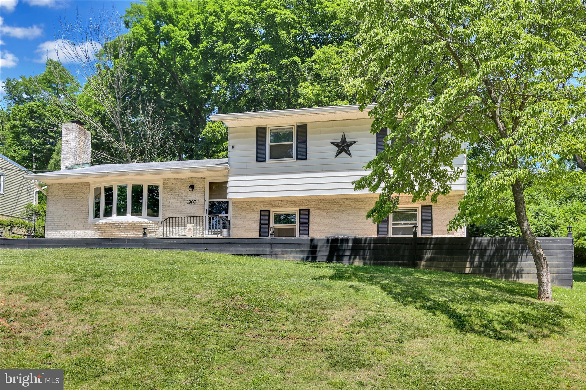1907 HOLLY ROAD